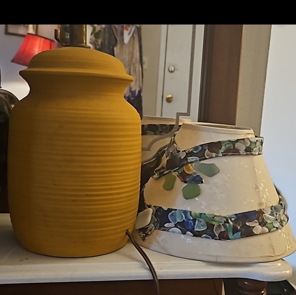 1940s Italy marked " handmade pottery lamp and Free- eyelet handcrafted shade - Picture 8 of 14